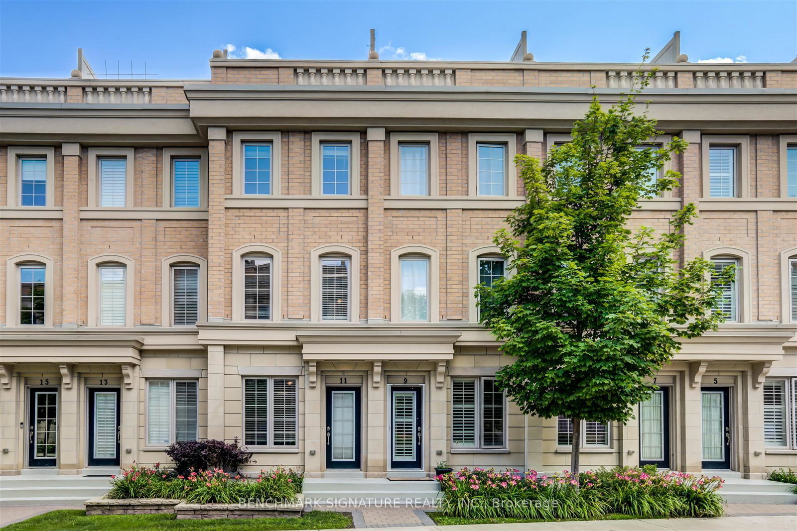 11-hargrave-lane-toronto-north-york-ontario-c13727110