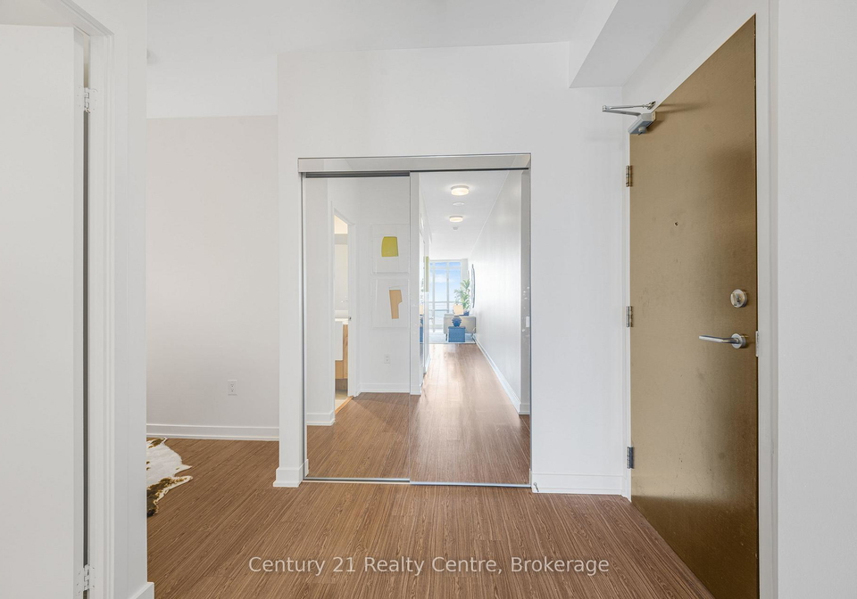 21-iceboat-terrace-toronto-toronto-ontario-c13727436