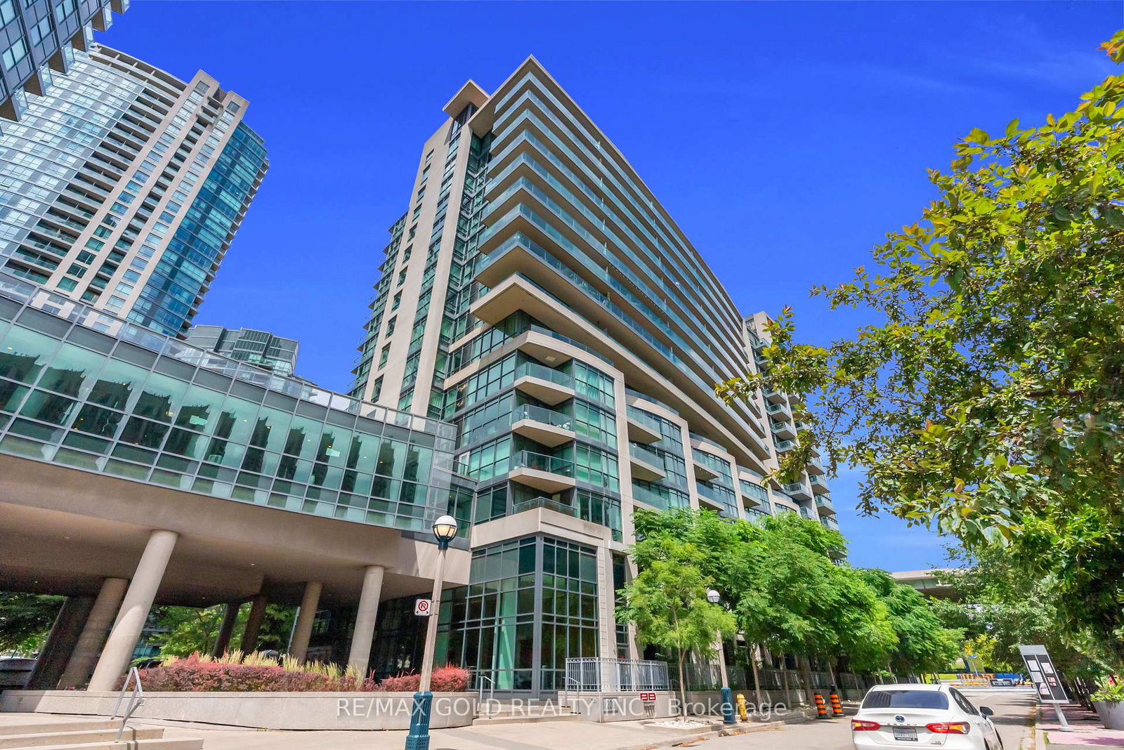 209-fort-york-boulevard-toronto-toronto-ontario-c13727550