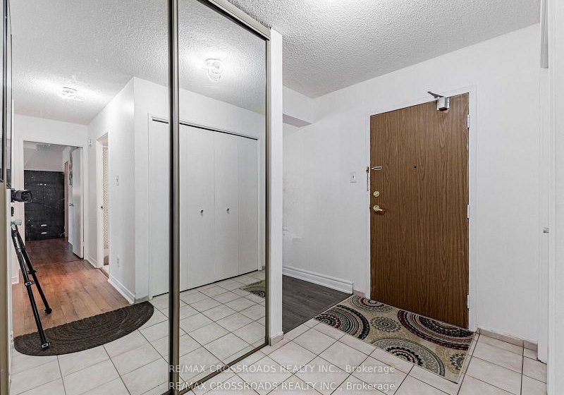20-sunrise-avenue-toronto-north-york-ontario-c13727756