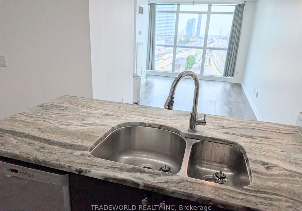 18-yonge-street-toronto-toronto-ontario-c13729030