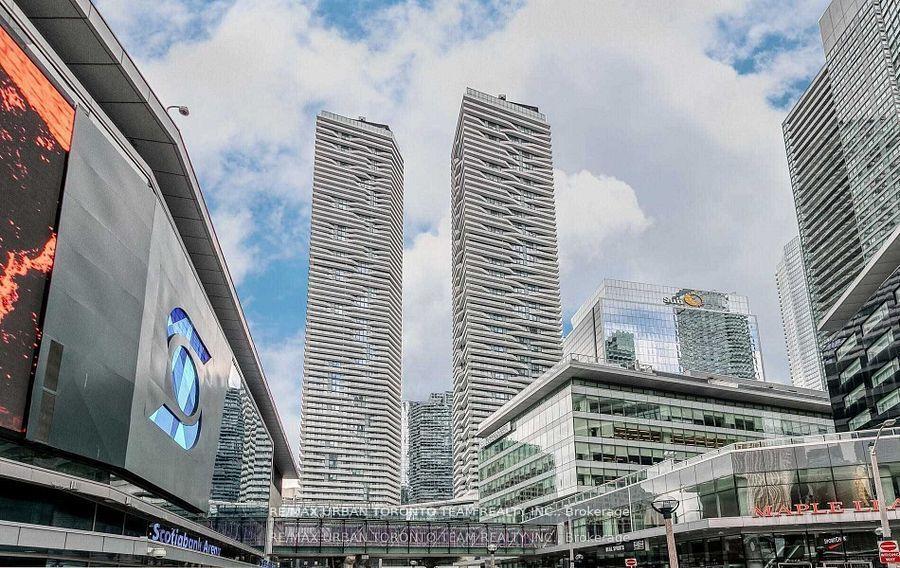 100-harbour-street-toronto-toronto-ontario-c13729254