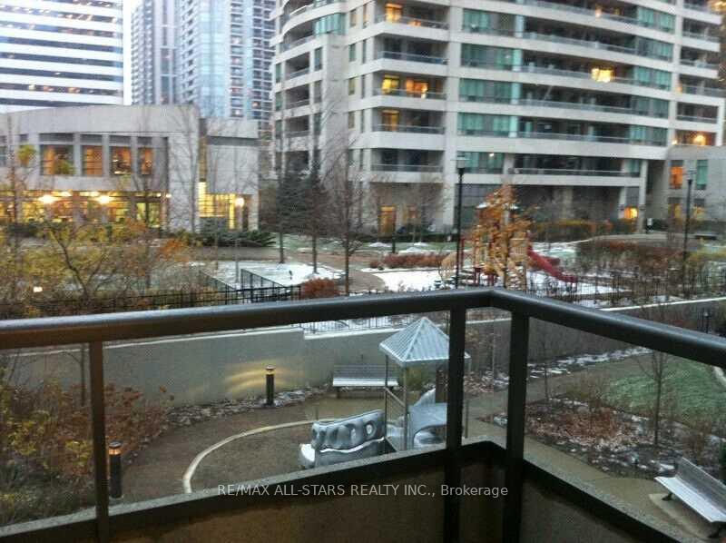 35-hollywood-avenue-toronto-north-york-ontario-c13731958