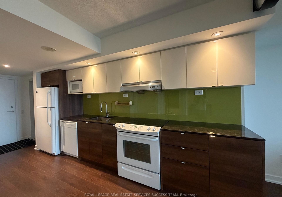 121-mcmahon-drive-toronto-north-york-ontario-c13732272