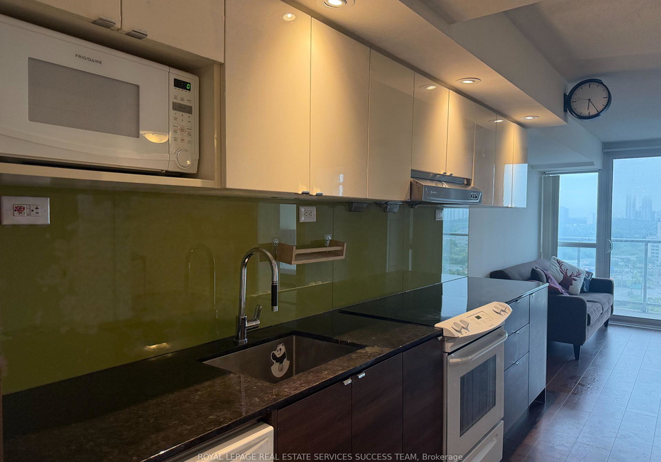 121-mcmahon-drive-toronto-north-york-ontario-c13732272