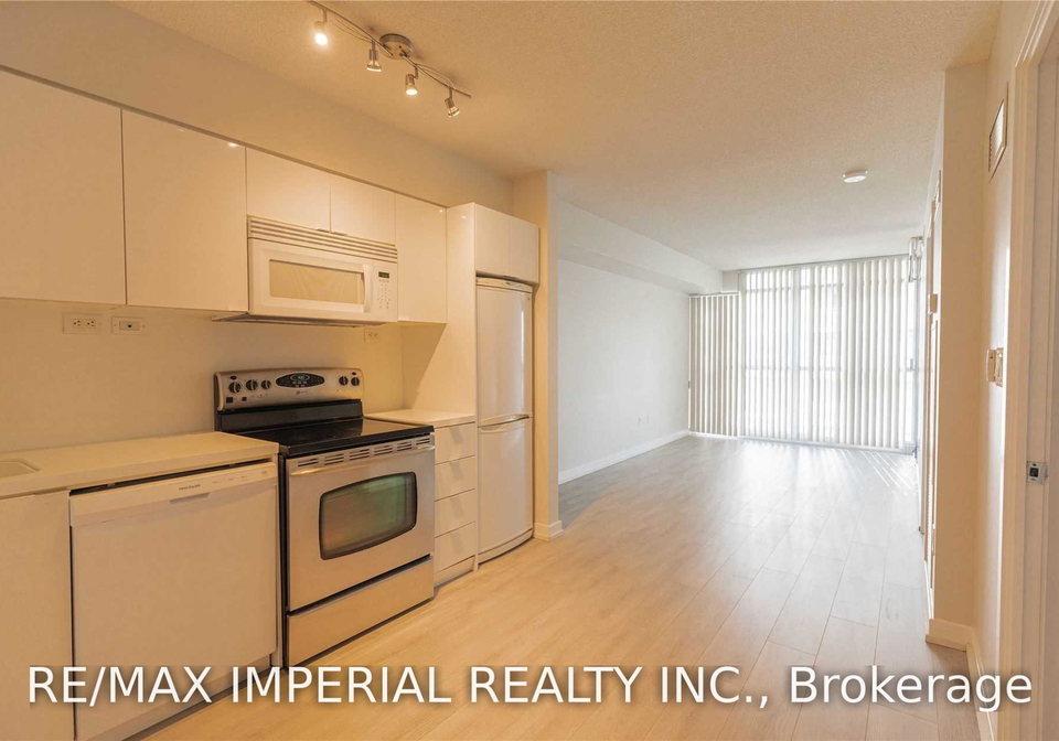 15-iceboat-terrace-toronto-toronto-ontario-c13732474