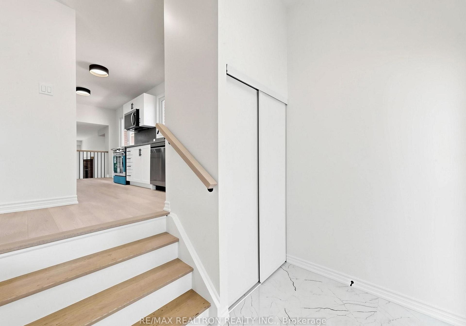 20-harnworth-drive-toronto-north-york-ontario-c13733984