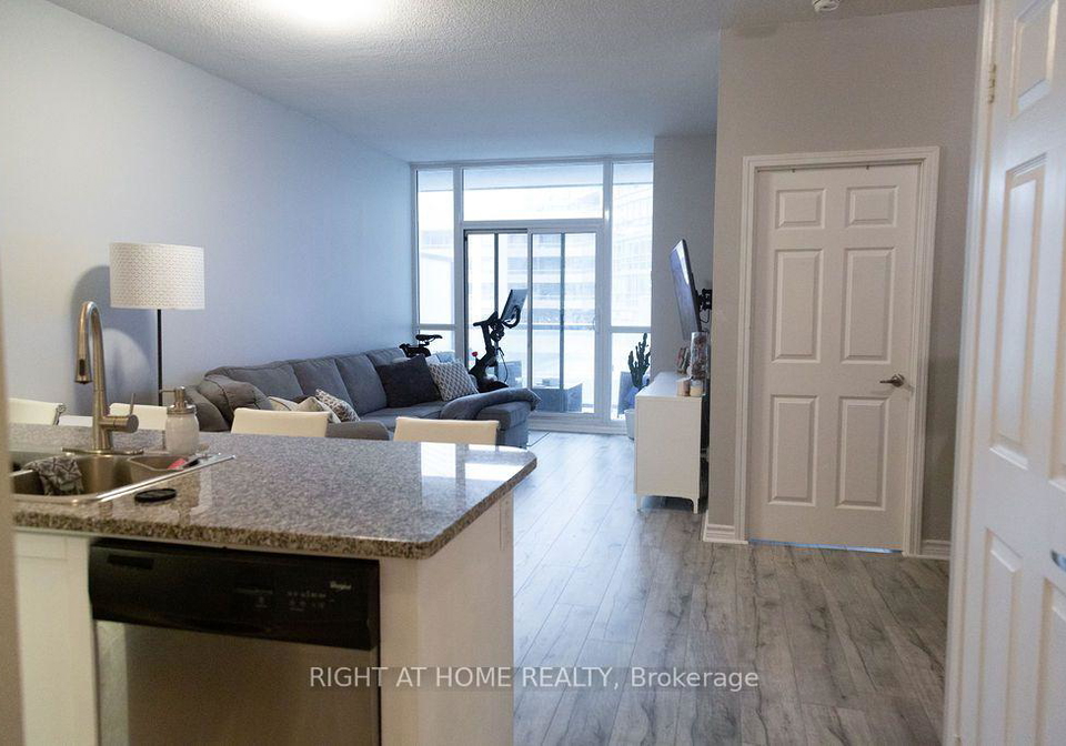 19-grand-trunk-crescent-toronto-toronto-ontario-c13735240