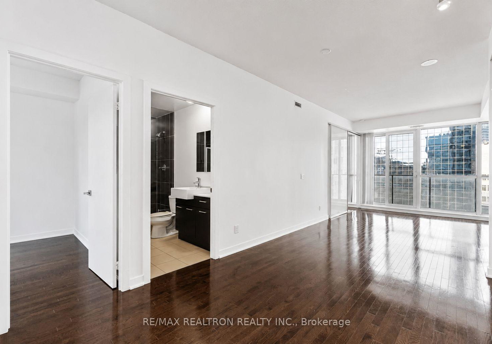 770-bay-street-toronto-toronto-ontario-c13735676