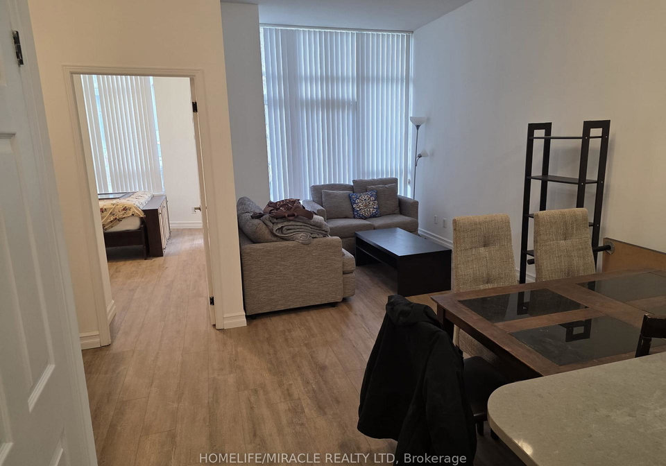 35-hollywood-avenue-toronto-north-york-ontario-c13736182