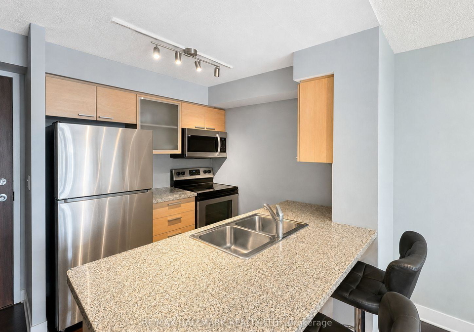 18-harrison-garden-boulevard-toronto-north-york-ontario-c13736954