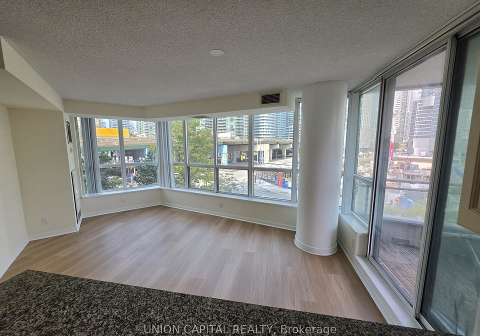 228-queens-quay-w-toronto-toronto-ontario-c13738274