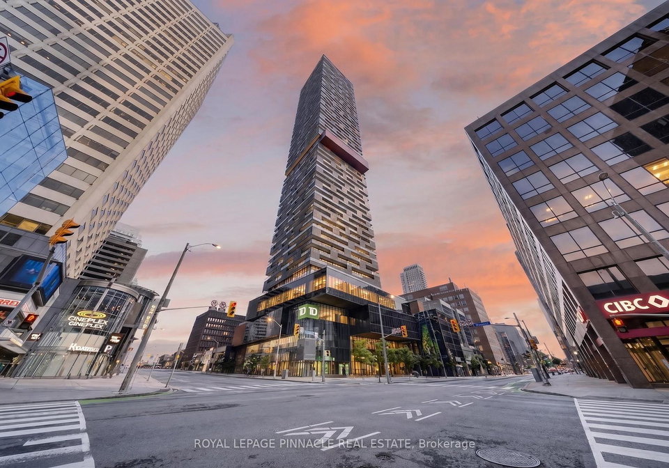 8-eglinton-avenue-e-toronto-toronto-ontario-c13738562