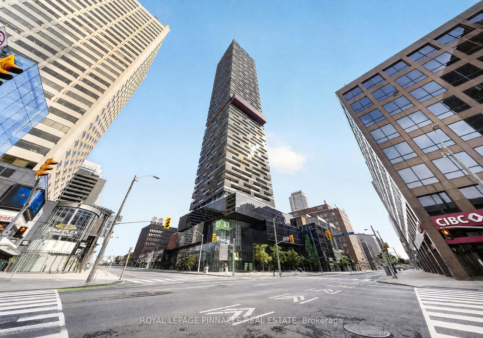 8-eglinton-avenue-e-toronto-toronto-ontario-c13738562