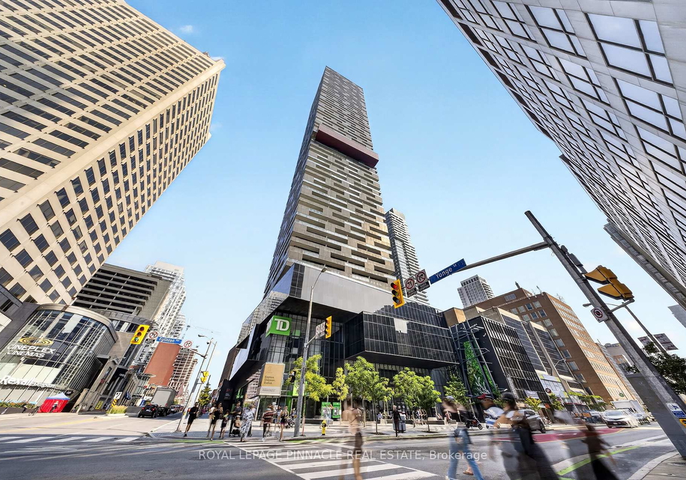8-eglinton-avenue-e-toronto-toronto-ontario-c13738562