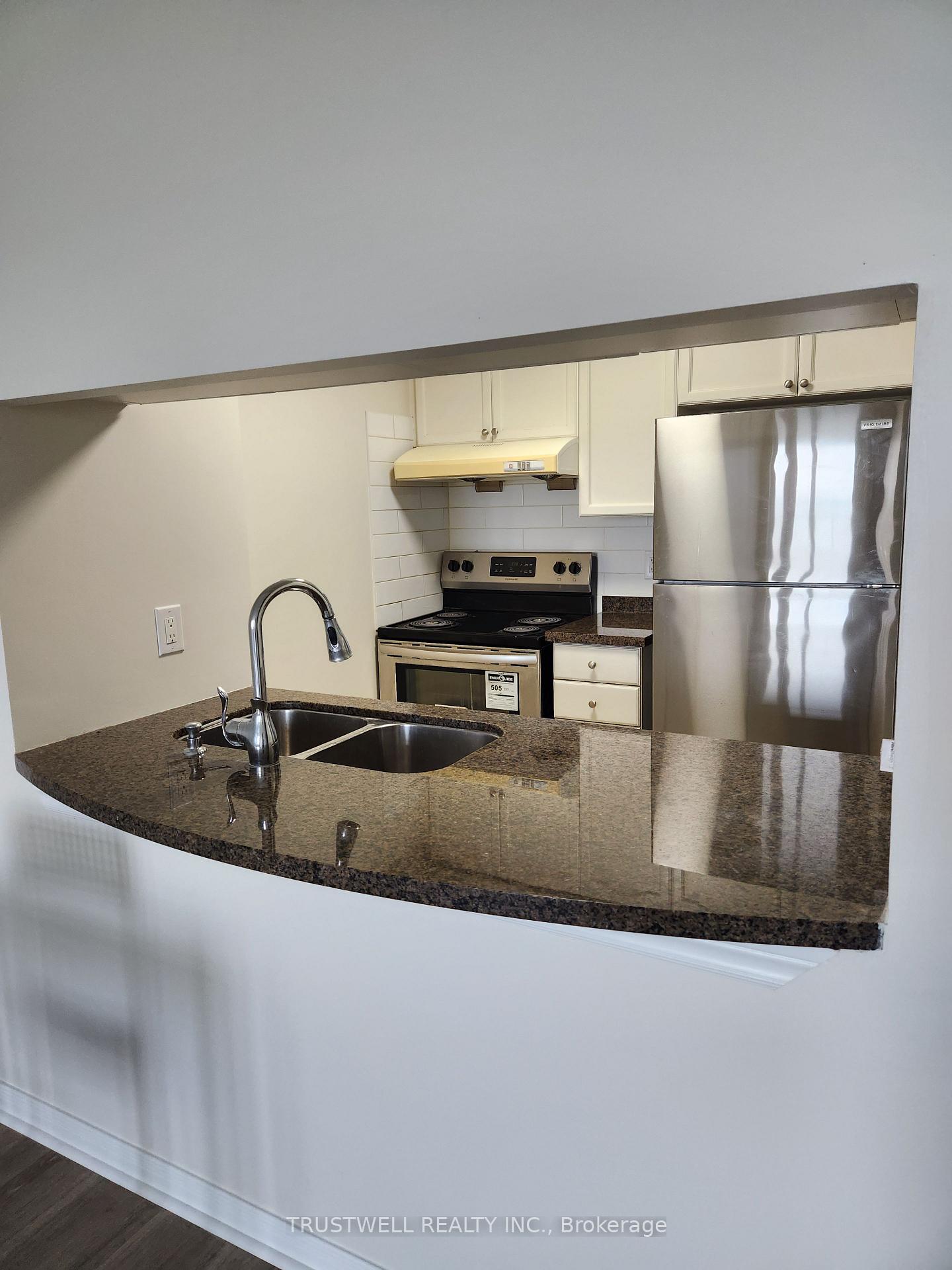 8-hillcrest-avenue-toronto-north-york-ontario-c13738582