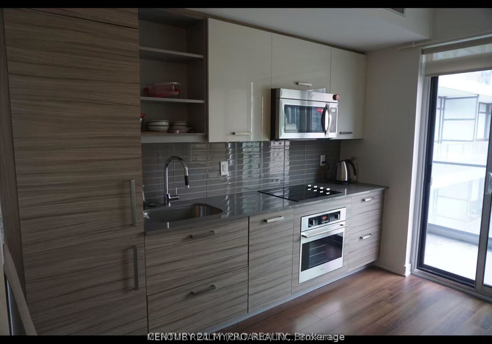 210-simcoe-street-toronto-toronto-ontario-c13738828