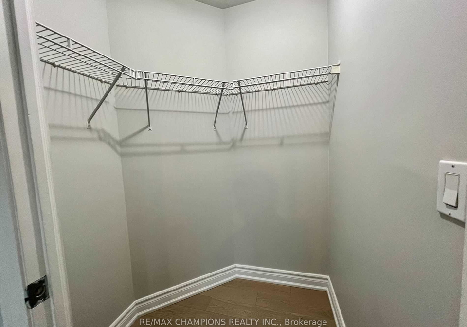 12-yonge-street-e-toronto-toronto-ontario-c13742050