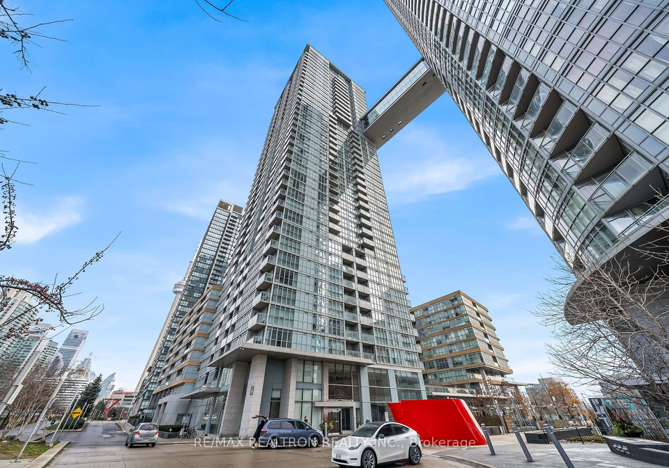 15-iceboat-terrace-toronto-toronto-ontario-c13745004