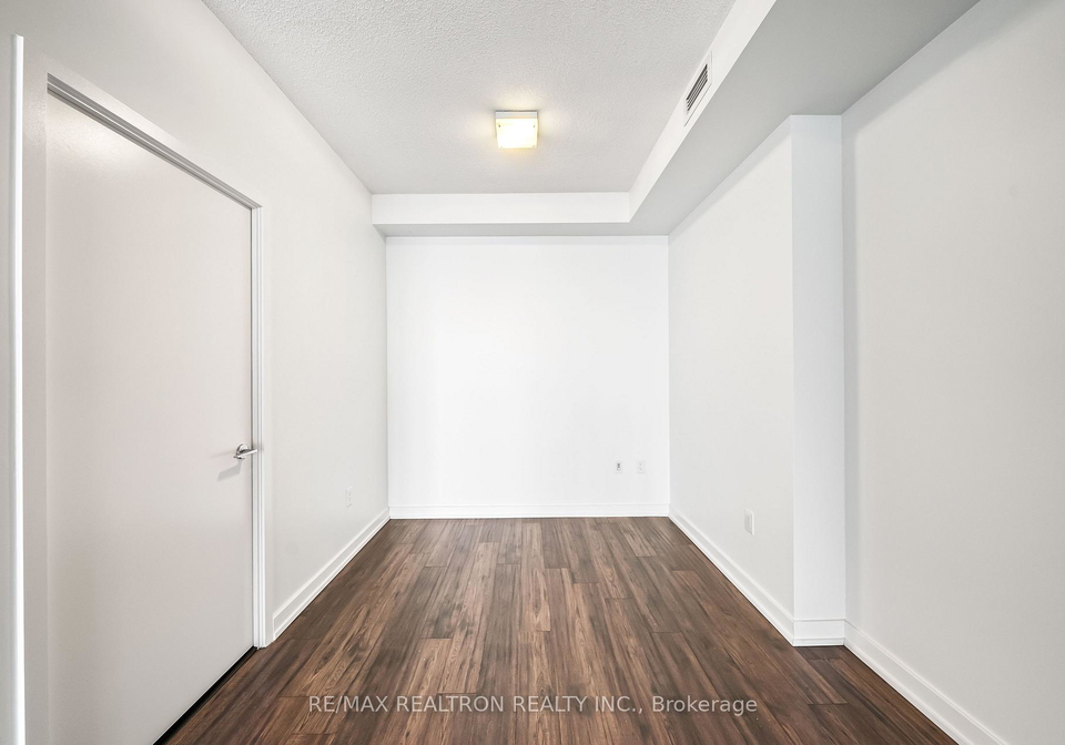 15-iceboat-terrace-toronto-toronto-ontario-c13745004