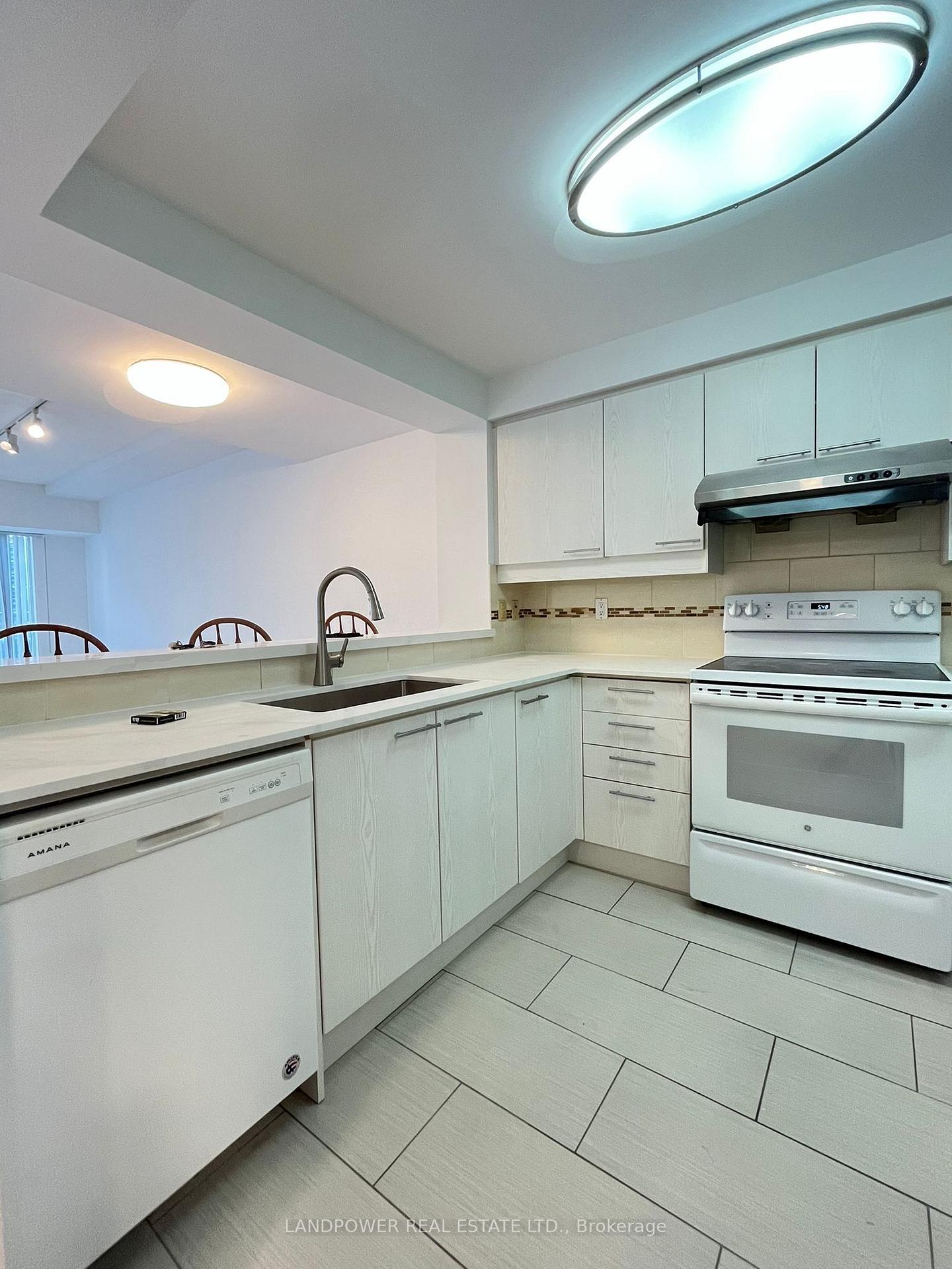18-hollywood-avenue-toronto-north-york-ontario-c13748238