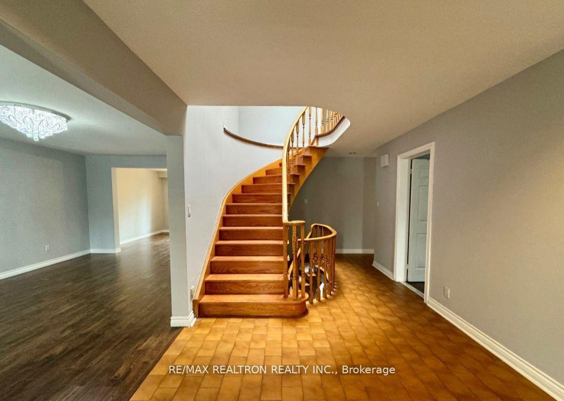 23-lawnview-drive-toronto-north-york-ontario-c13749514