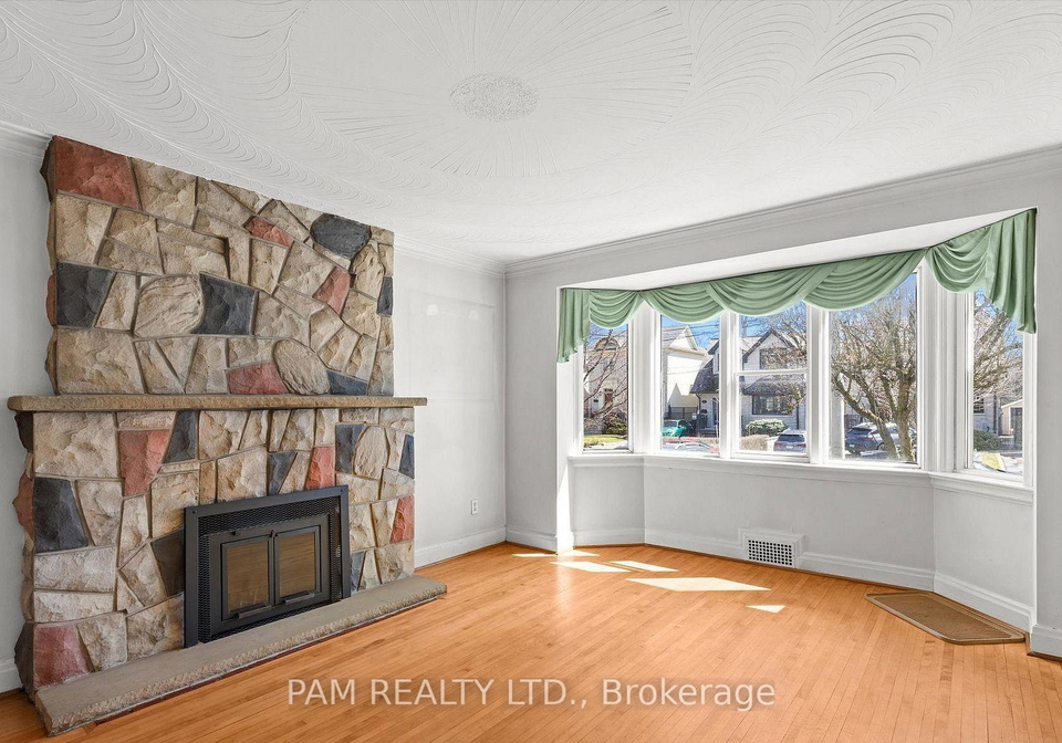 42-parklea-drive-toronto-east-york-ontario-c13751080
