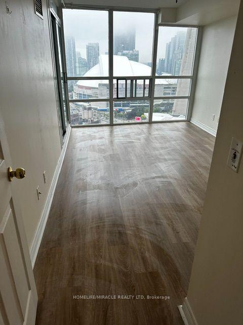 30-grand-trunk-crescent-toronto-toronto-ontario-c13752168