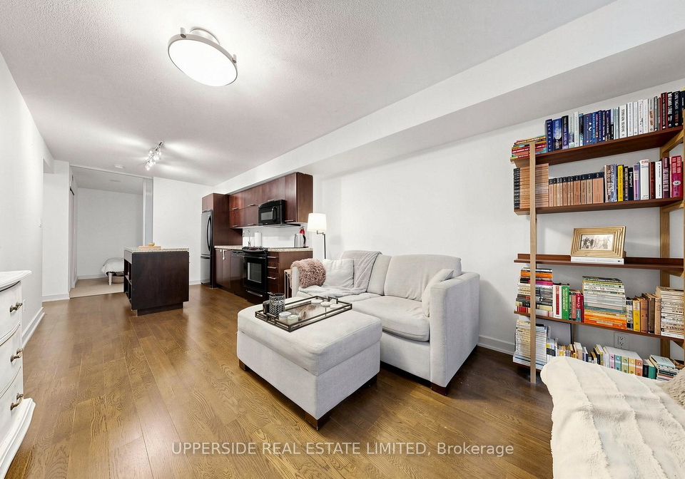126-simcoe-street-toronto-toronto-ontario-c13756278