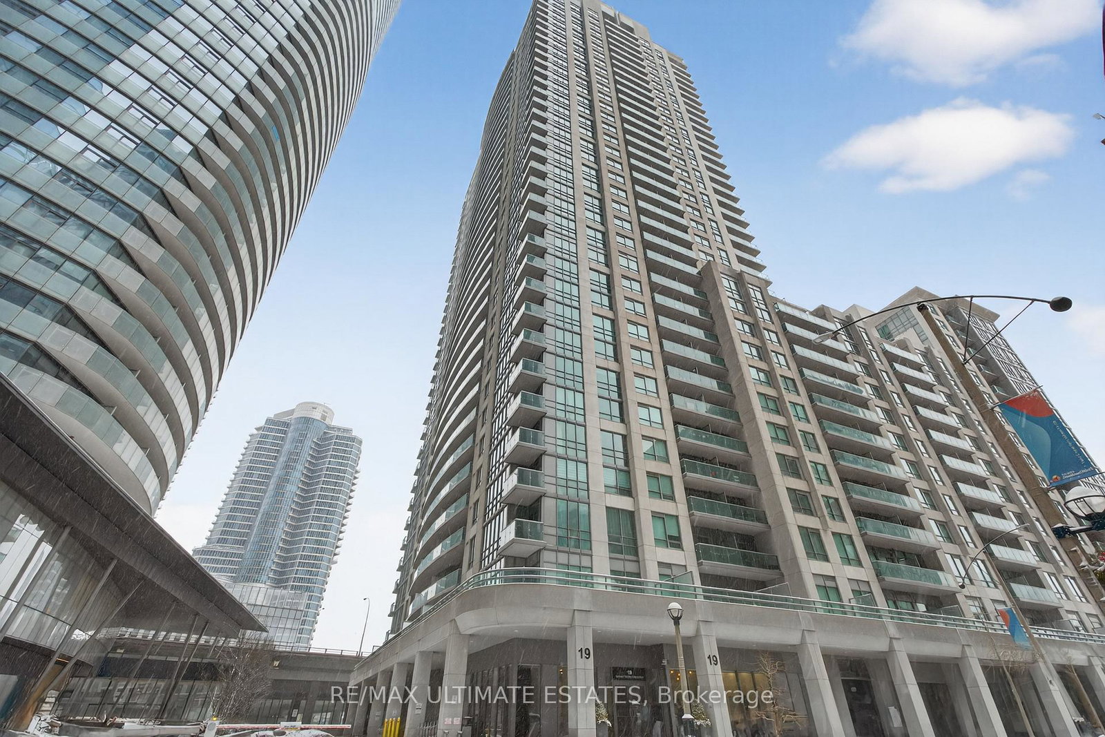 19-grand-trunk-crescent-toronto-toronto-ontario-c13758360