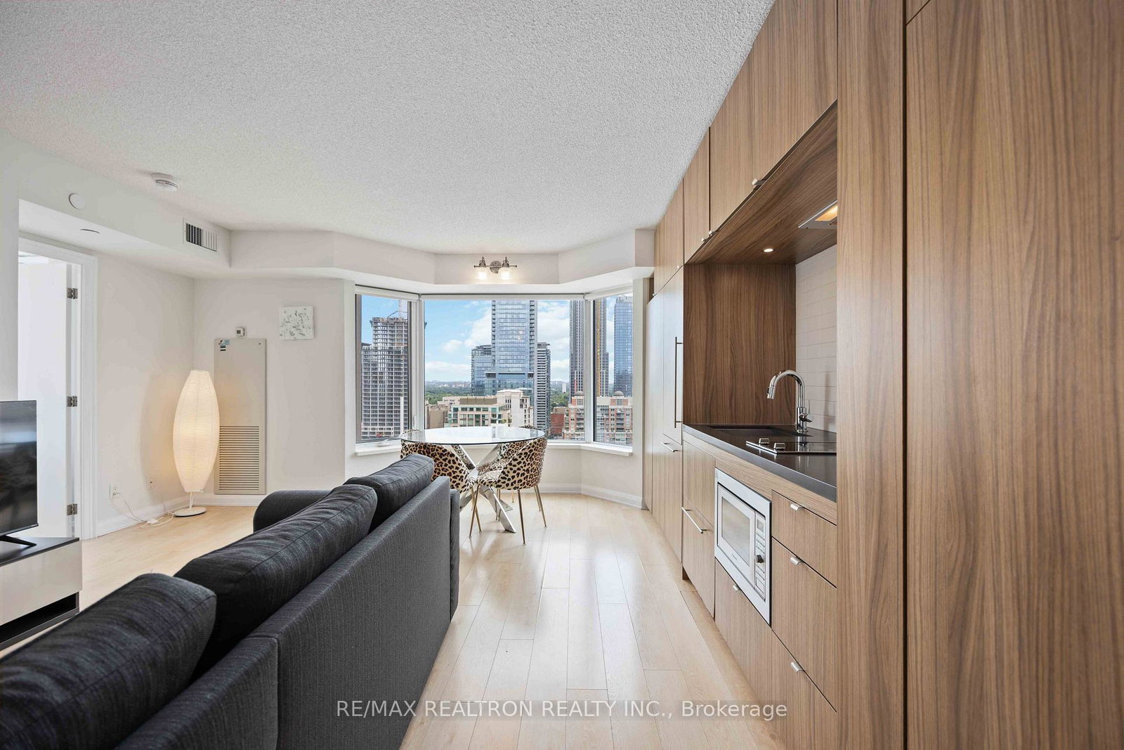 155-yorkville-avenue-toronto-toronto-ontario-c13758620