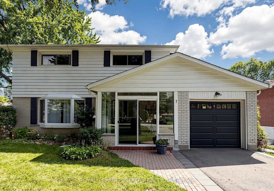 7-longhope-place-toronto-north-york-ontario-c13758796