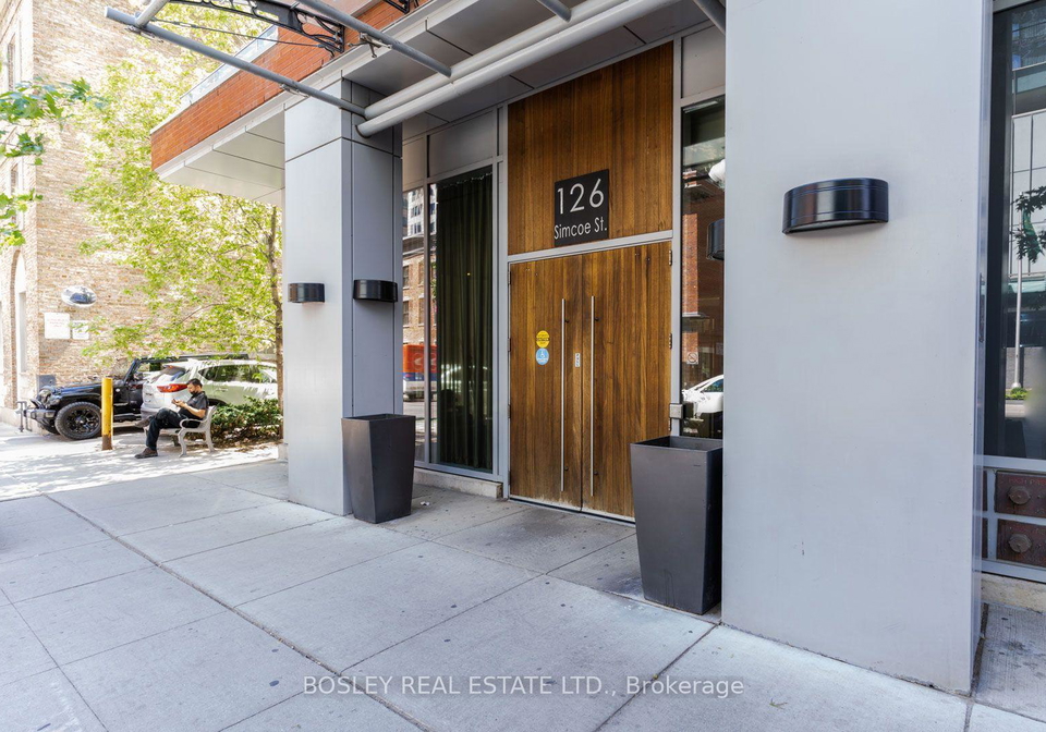 126-simcoe-street-toronto-toronto-ontario-c13759022