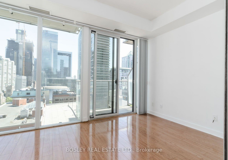 126-simcoe-street-toronto-toronto-ontario-c13759022