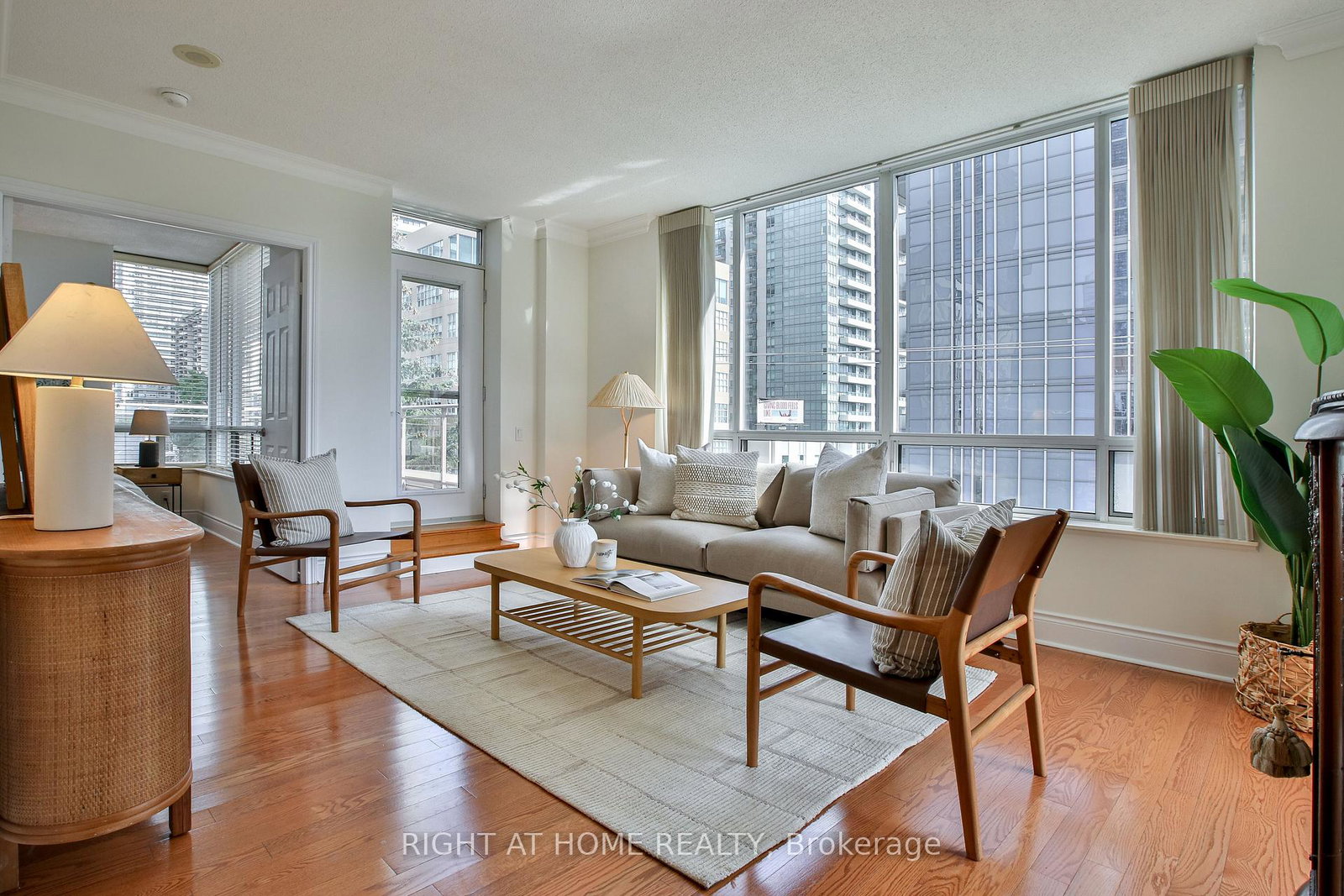 123-eglinton-avenue-e-toronto-toronto-ontario-c13759458