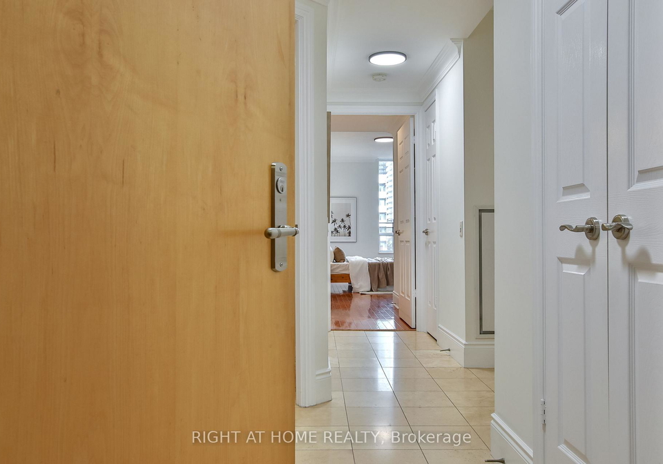 123-eglinton-avenue-e-toronto-toronto-ontario-c13759458