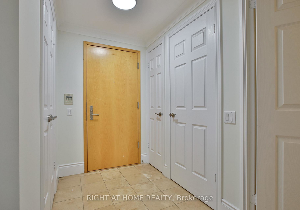 123-eglinton-avenue-e-toronto-toronto-ontario-c13759458