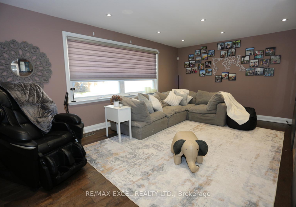16-aldenham-crescent-toronto-north-york-ontario-c13762126