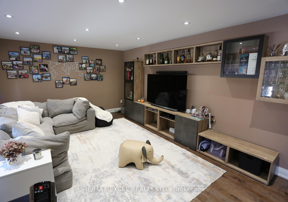 16-aldenham-crescent-toronto-north-york-ontario-c13762126