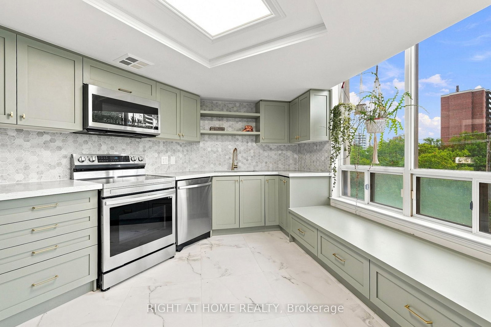1101-steeles-avenue-w-toronto-toronto-ontario-c13769204