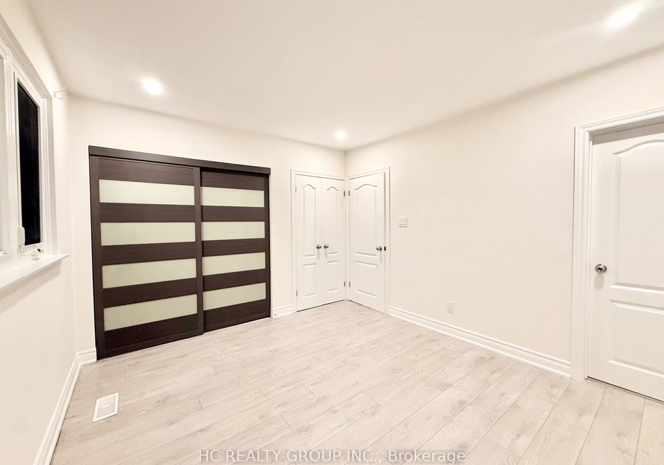 52-dukinfield-crescent-toronto-north-york-ontario-c13770702