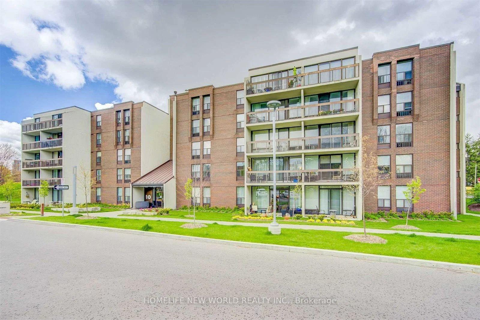 10-fashion-roseway-way-n-toronto-north-york-ontario-c13770986