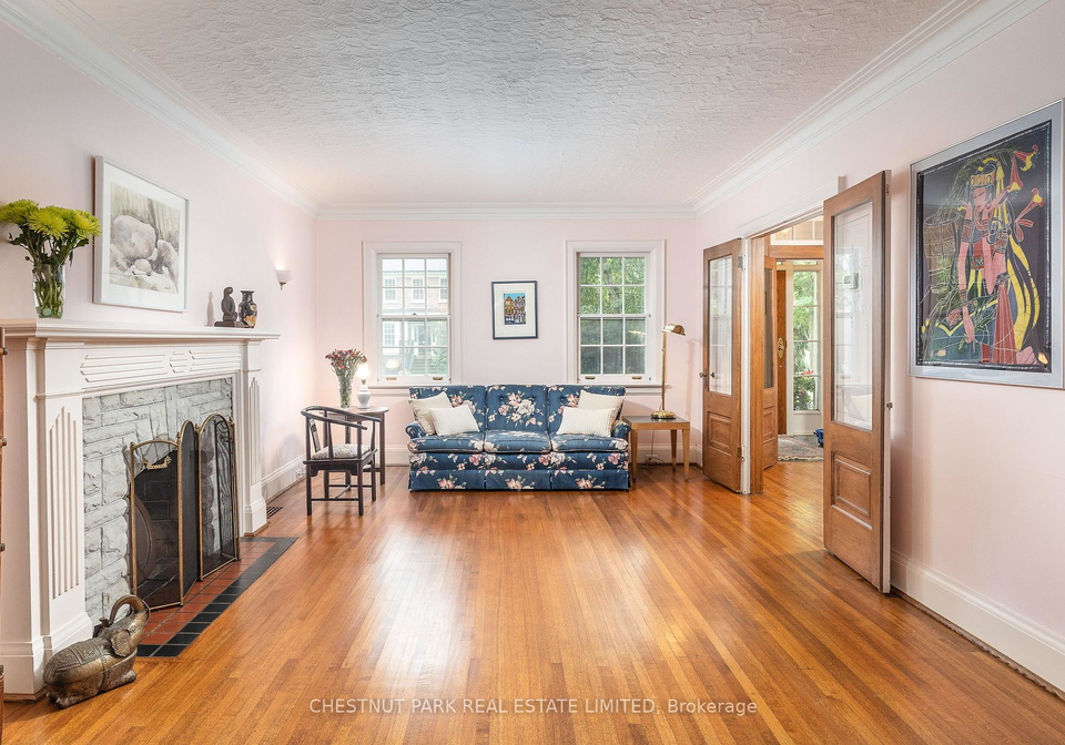 16-lewes-crescent-toronto-north-york-ontario-c13773248