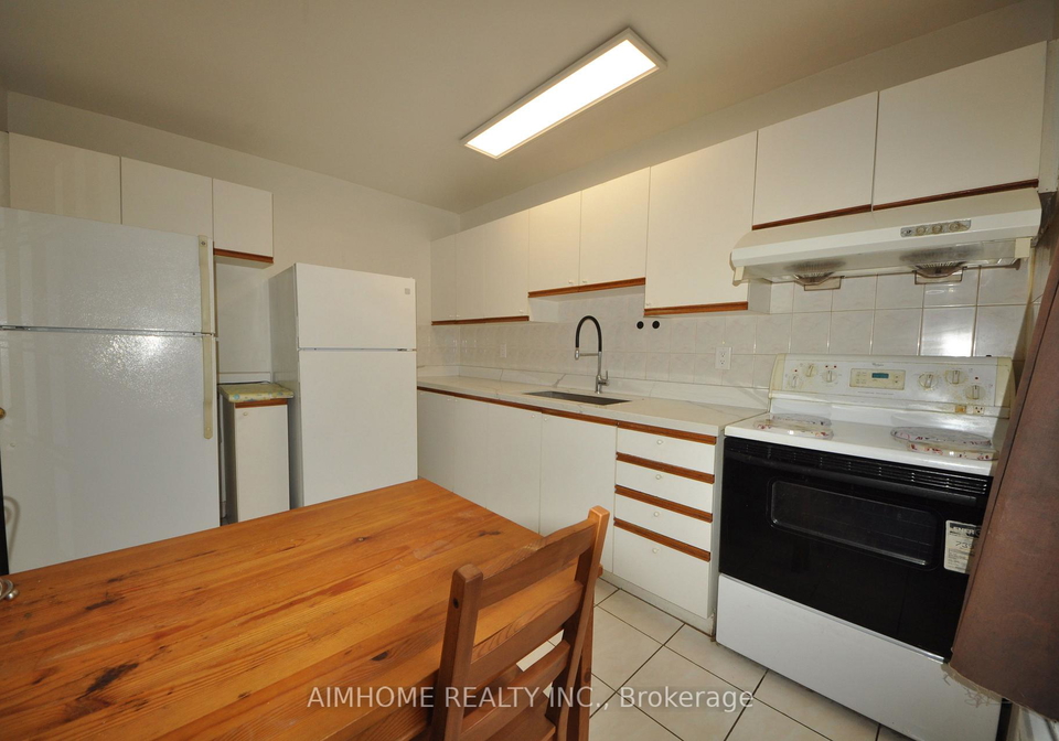 1-liszt-gate-toronto-north-york-ontario-c13773766