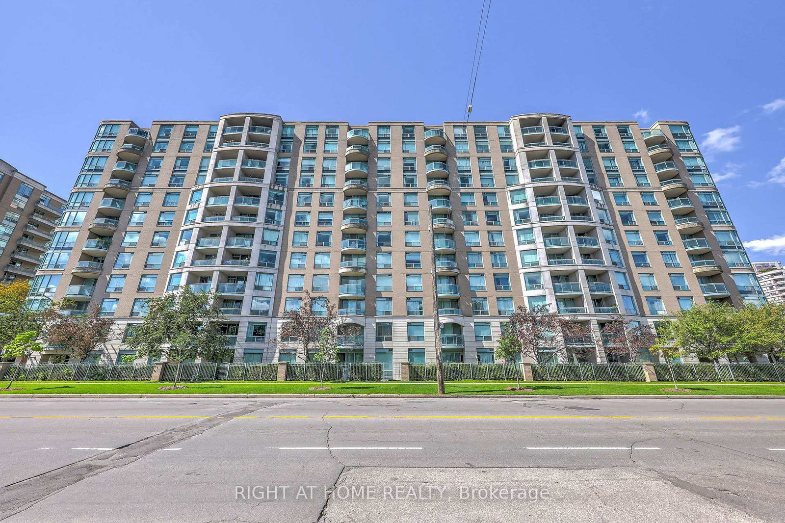 28-pemberton-avenue-toronto-north-york-ontario-c13774128