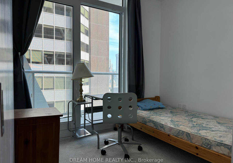 230-simcoe-street-toronto-toronto-ontario-c13774256