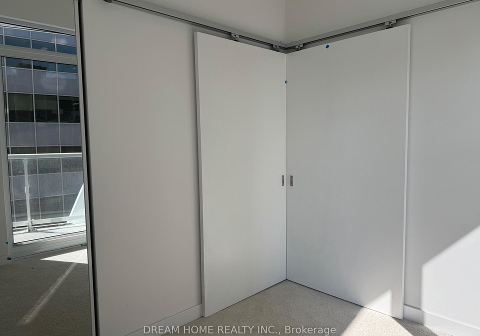 230-simcoe-street-toronto-toronto-ontario-c13774256