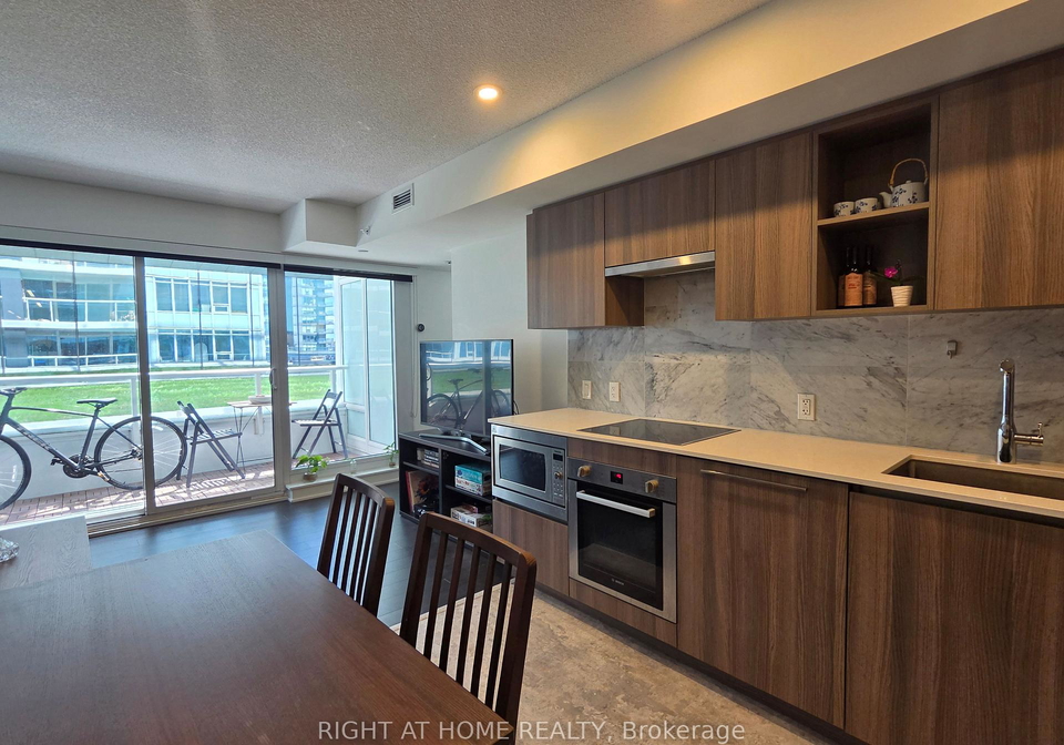 17-bathurst-street-toronto-toronto-ontario-c13776494