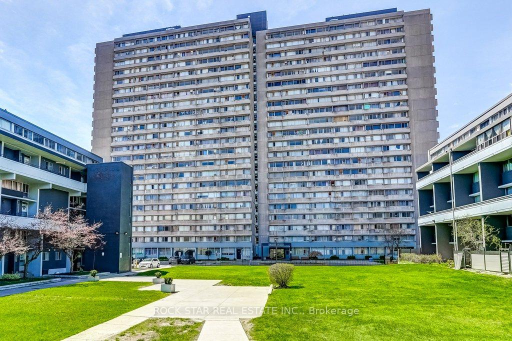 10-sunny-glenway-toronto-east-york-ontario-c13777552