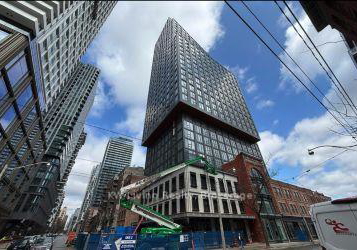 100-queen-street-e-toronto-toronto-ontario-c13777714